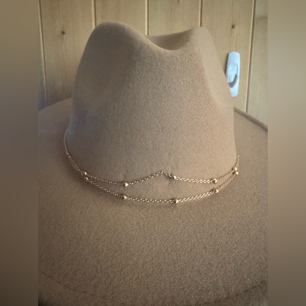 Forever 21 Hat with gold double bead chain.